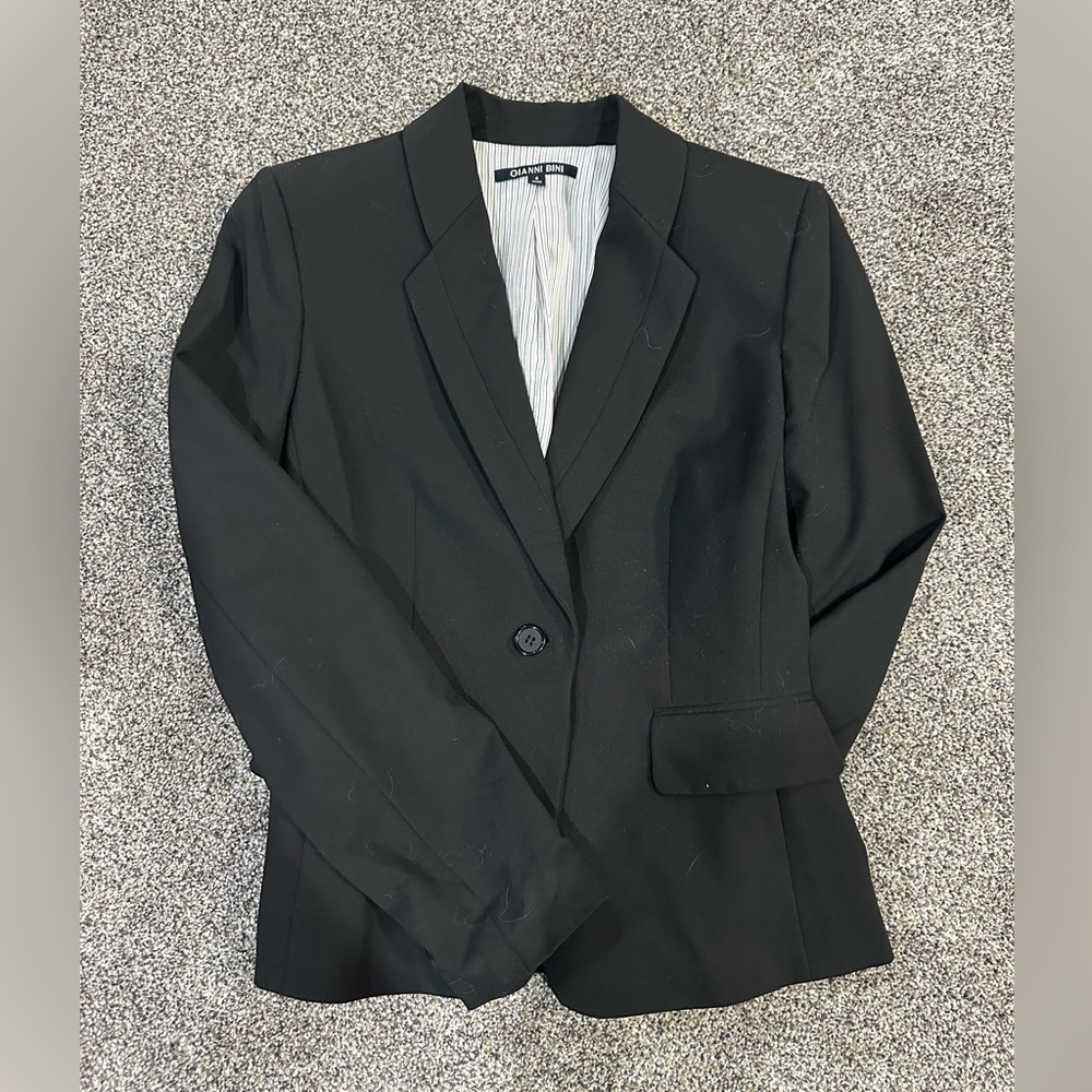Tailored women's suit jacket, stylish fit